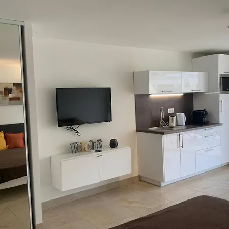 588 2 Pers Heliopolis D Rez-de-chaussee Proche * 阿格德