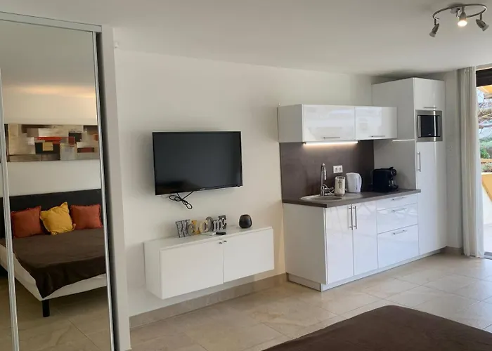 588 2 Pers Heliopolis D Rez-de-chaussee Proche * 阿格德